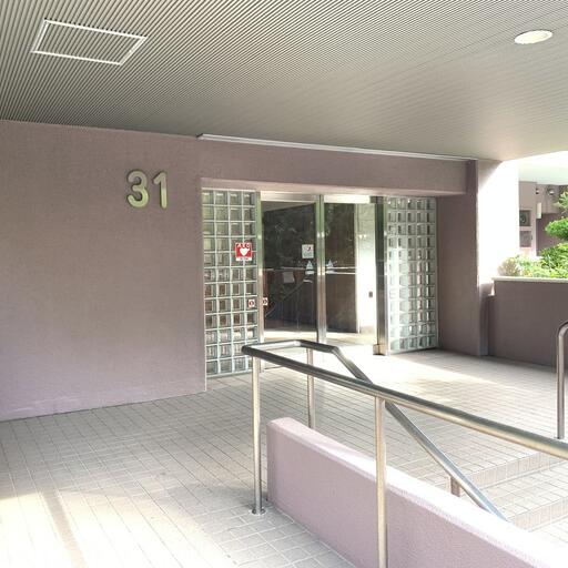 サンフラワーハイツ南港はなのまち住宅31号棟 エントランス サンフラワーハイツ南港はなのまち住宅31号棟 エントランス
